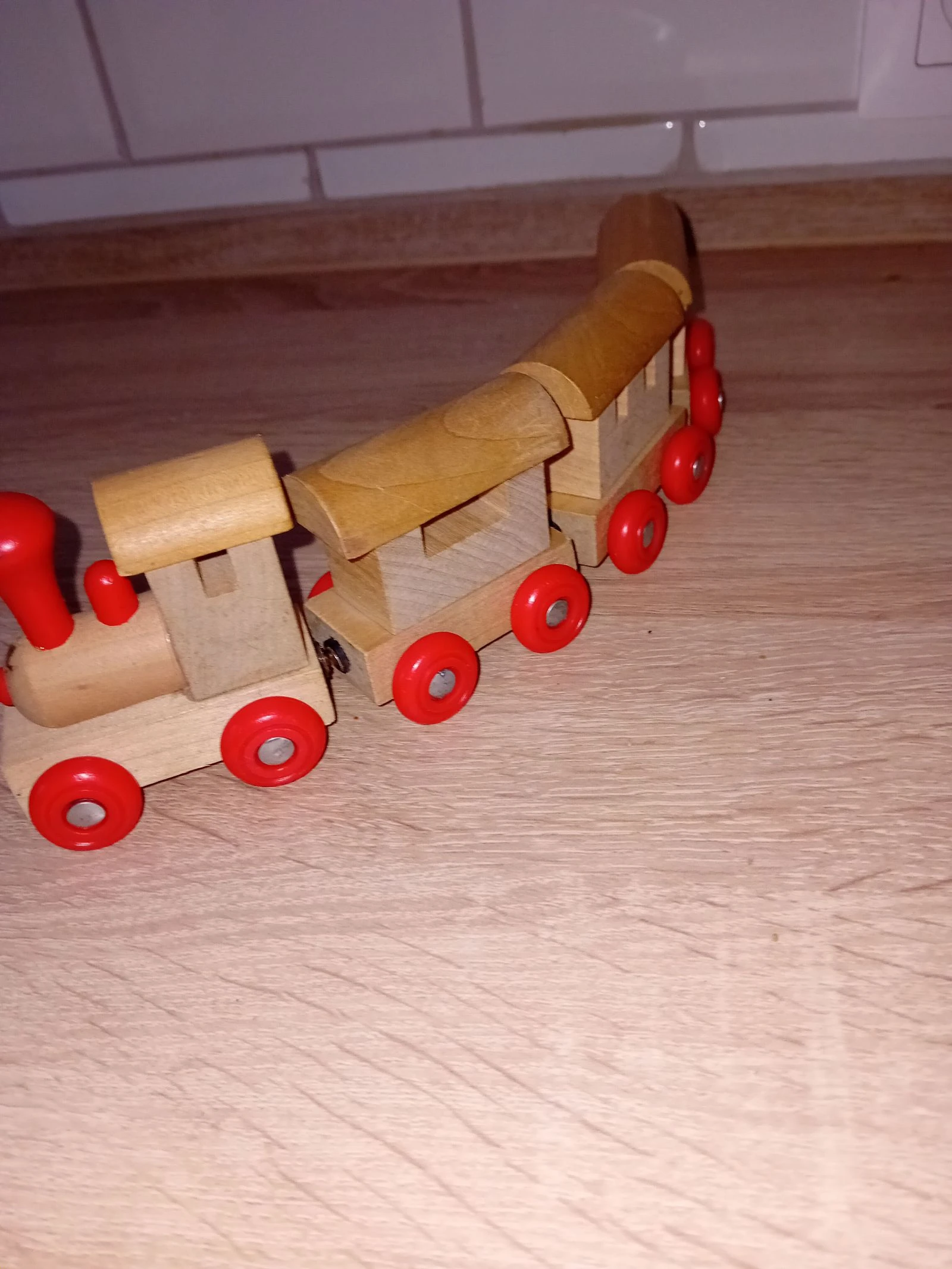 Tren magnético de madera – photo 2